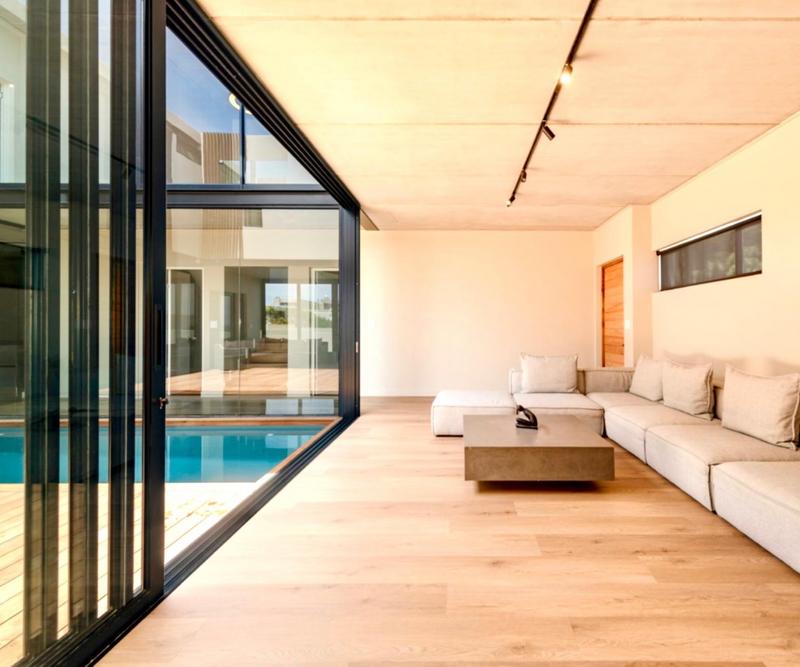 To Let 4 Bedroom Property for Rent in Keurboomstrand Western Cape